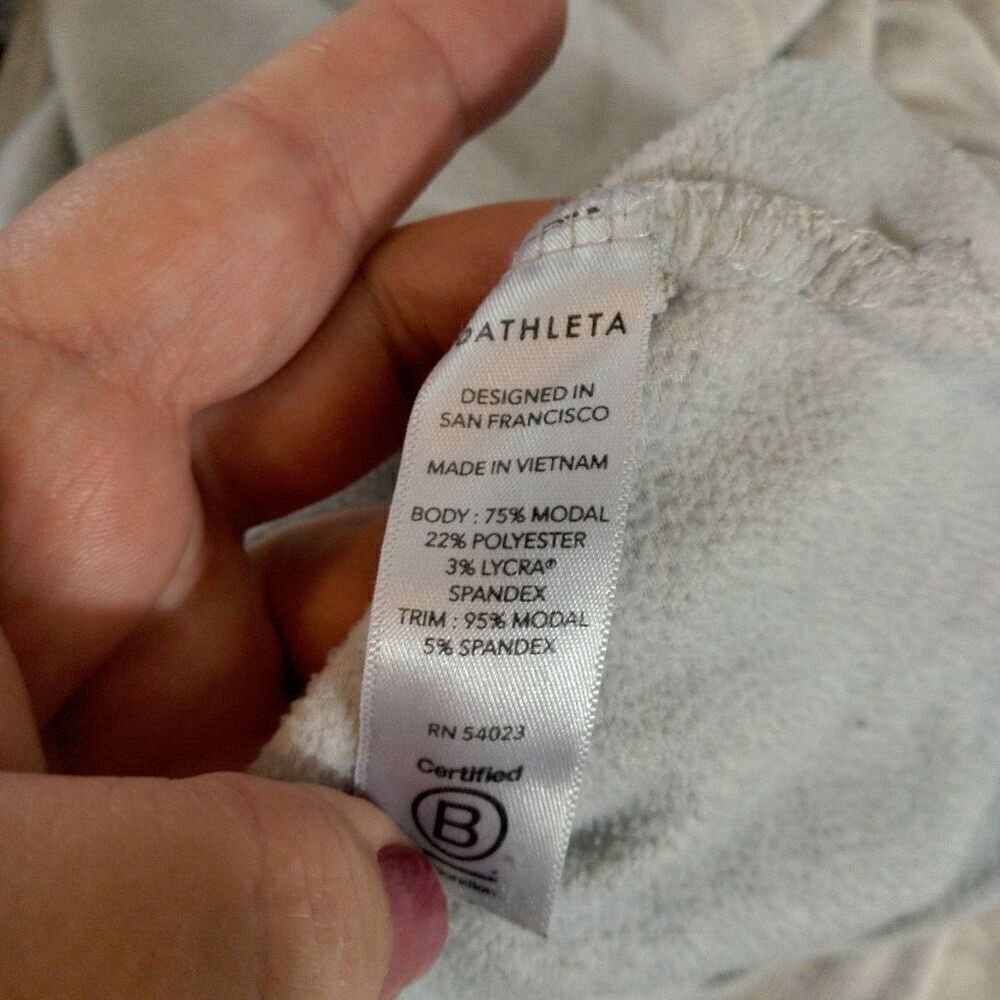 Athleta Womens XS Long Sleeve Top Pullover Light Gray Thumb Holes Crew Neck - Picture 6 of 6